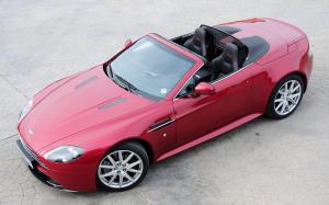 Aston Martin V8 Vantage S Roadster 2011 года